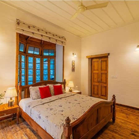 Stayvista At Paris Villa With Pvt Pool & Valley View Kasauli Eksteriør bilde