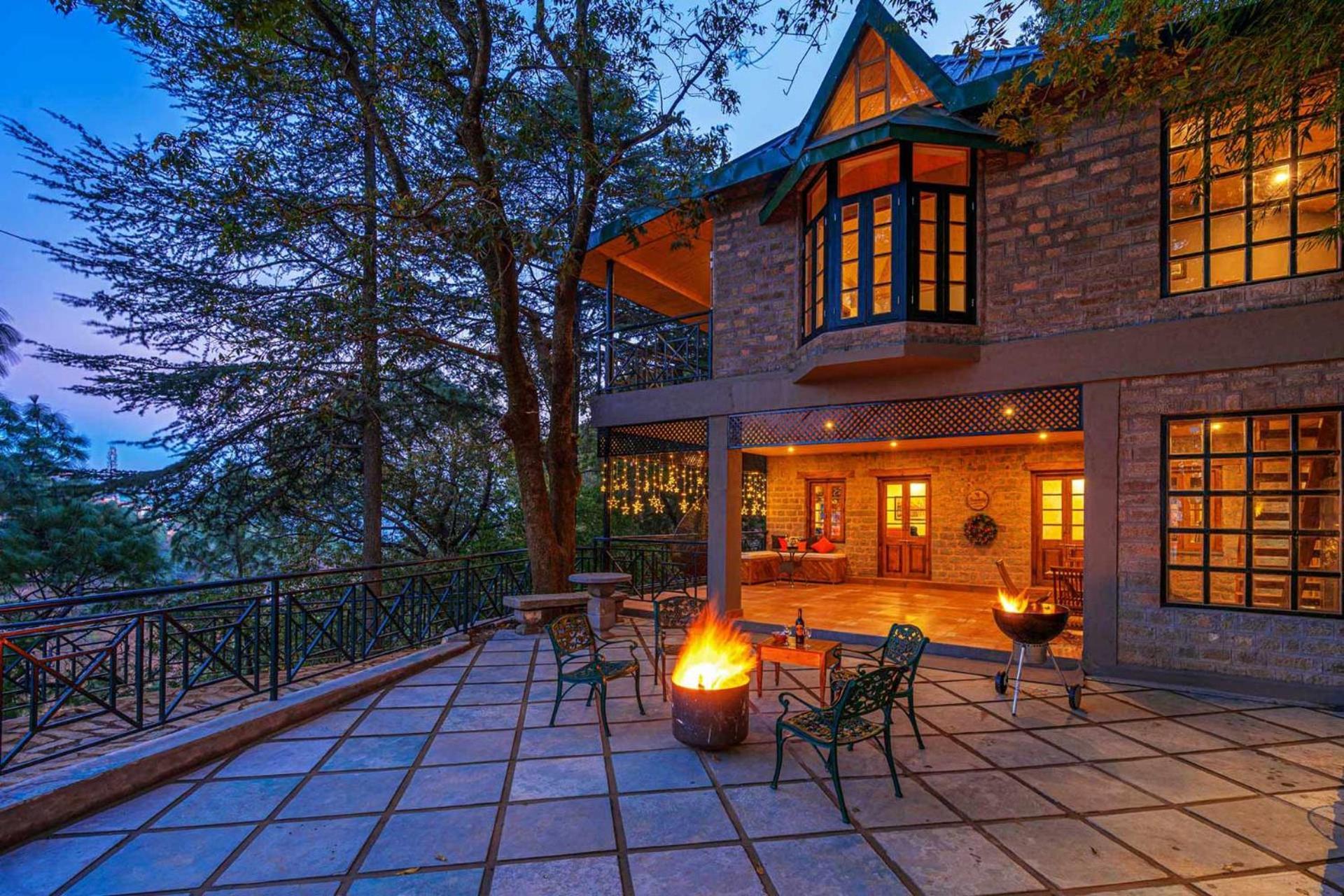 Stayvista At Paris Villa With Pvt Pool & Valley View Kasauli Eksteriør bilde