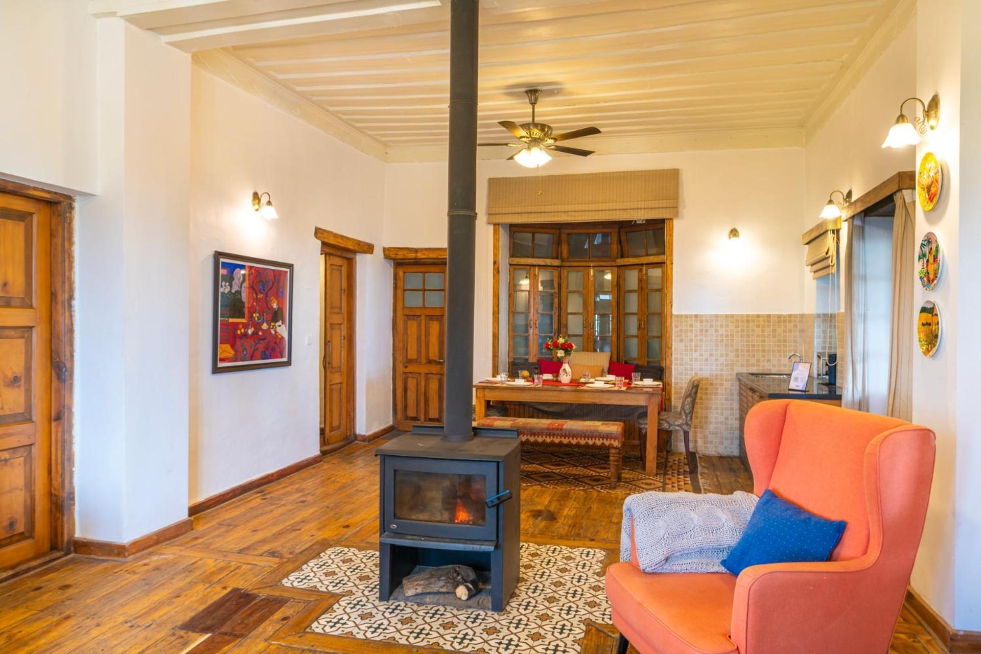 Stayvista At Paris Villa With Pvt Pool & Valley View Kasauli Eksteriør bilde