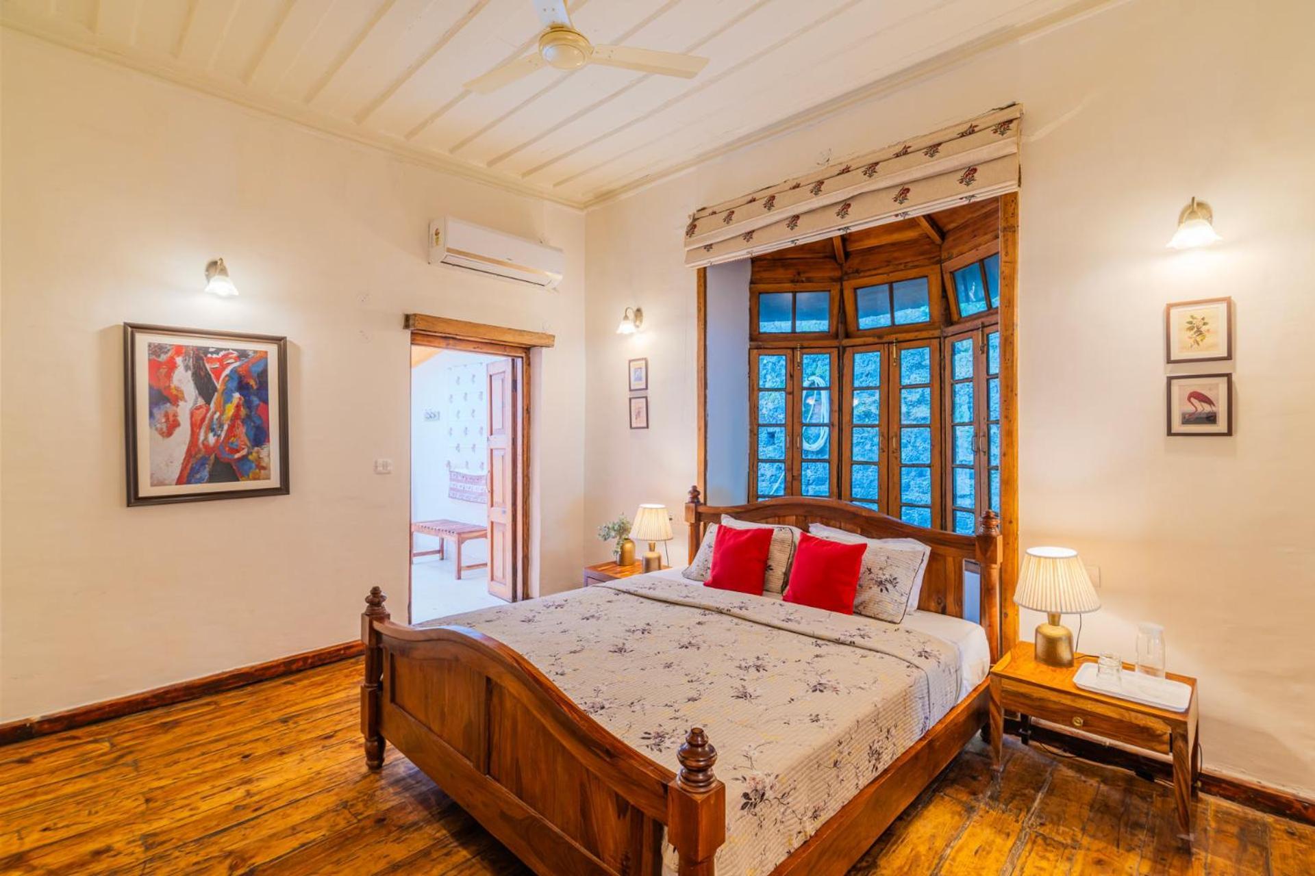 Stayvista At Paris Villa With Pvt Pool & Valley View Kasauli Eksteriør bilde