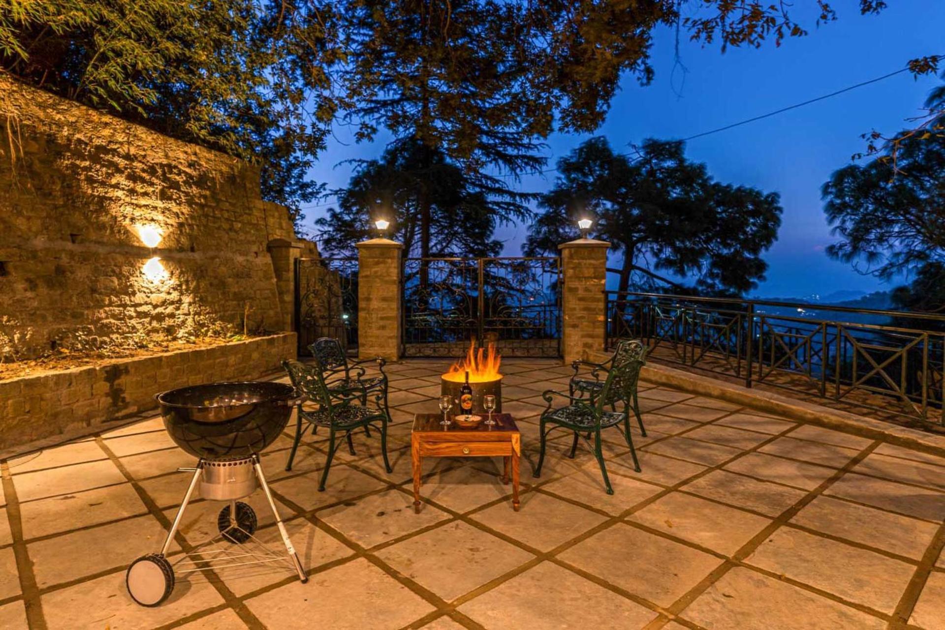 Stayvista At Paris Villa With Pvt Pool & Valley View Kasauli Eksteriør bilde