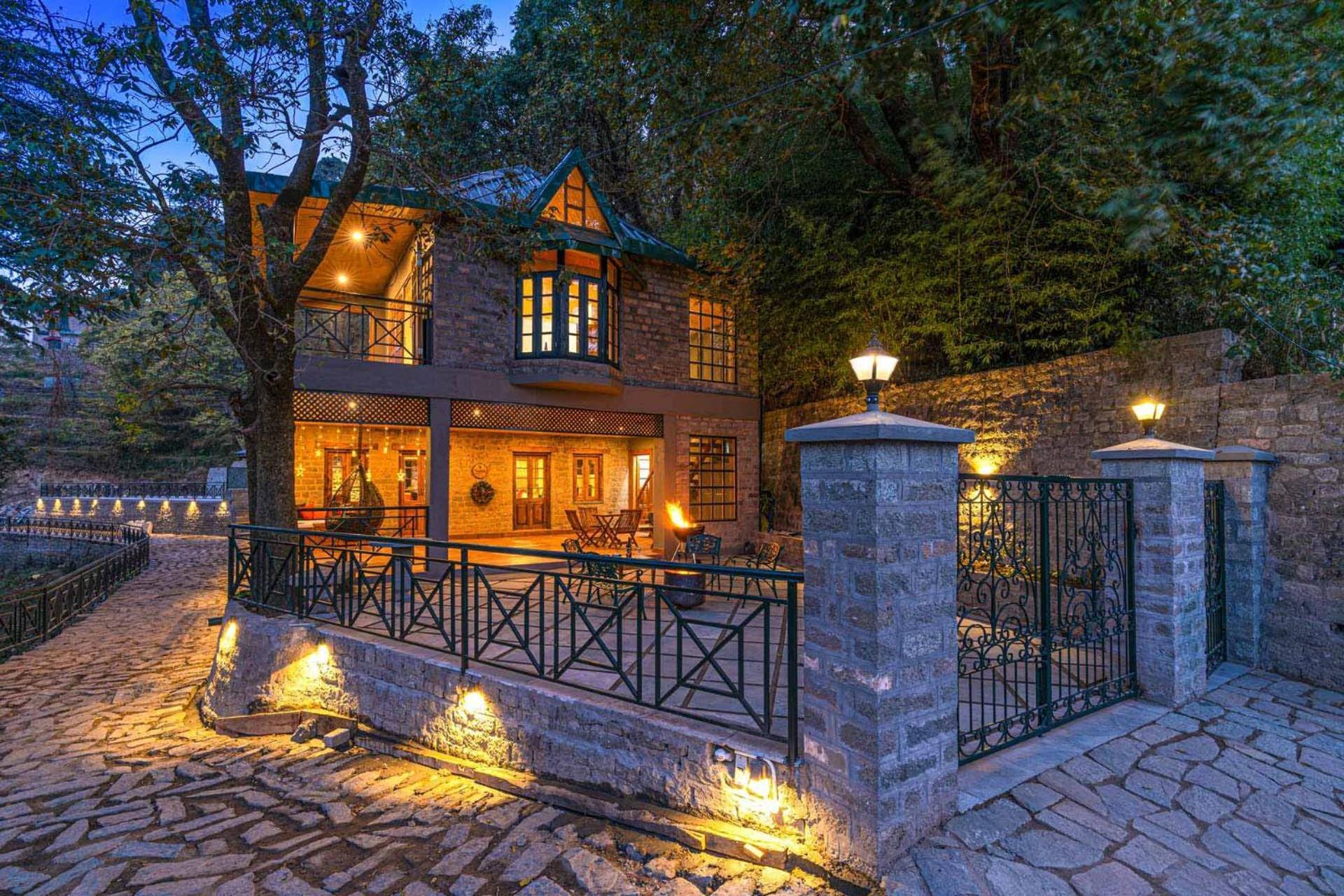 Stayvista At Paris Villa With Pvt Pool & Valley View Kasauli Eksteriør bilde